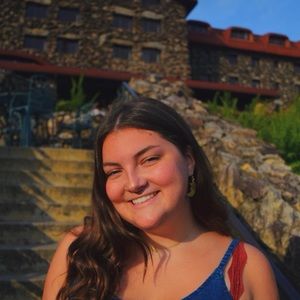 Meet your Posher, Olivia